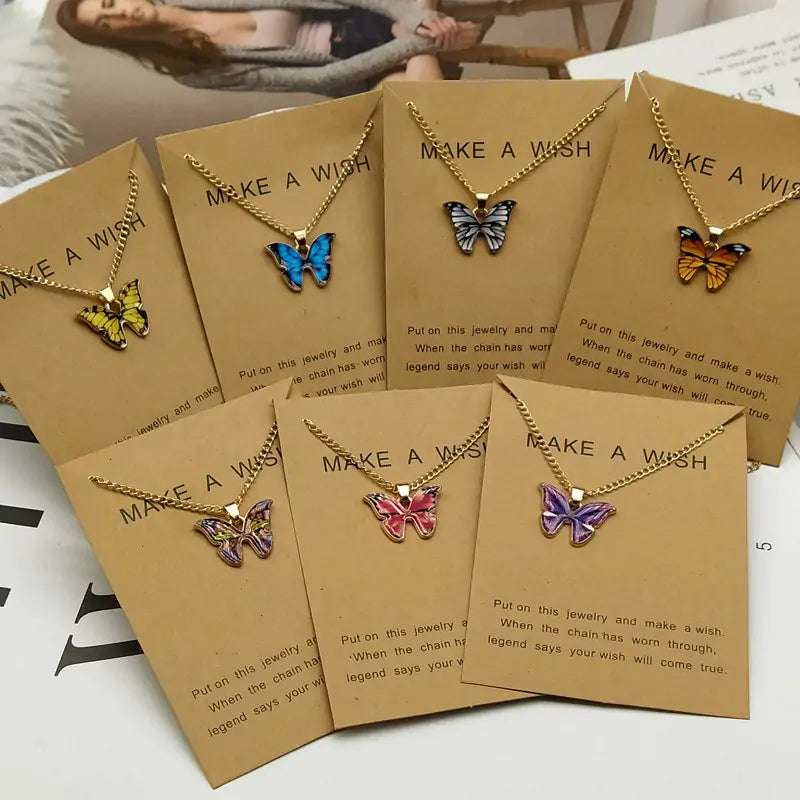 Halskette mit Schmetterlingsanhänger