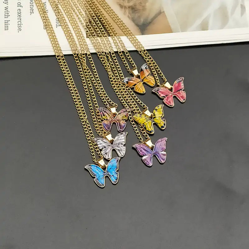 Halskette mit Schmetterlingsanhänger